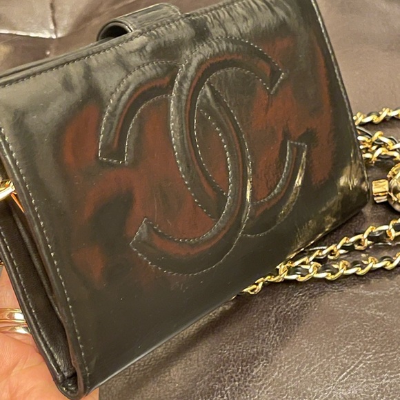 Vintage Chanel CC Logo Bifold  patent wallet (WOC)  24K GHW - Picture 5 of 17